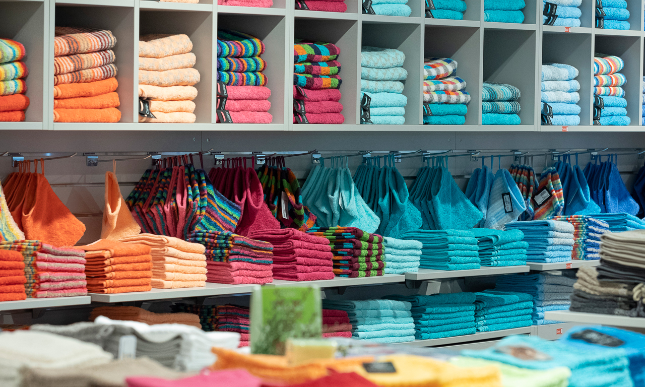 Bunte Handtücher bei Möbel Heinrich Hameln